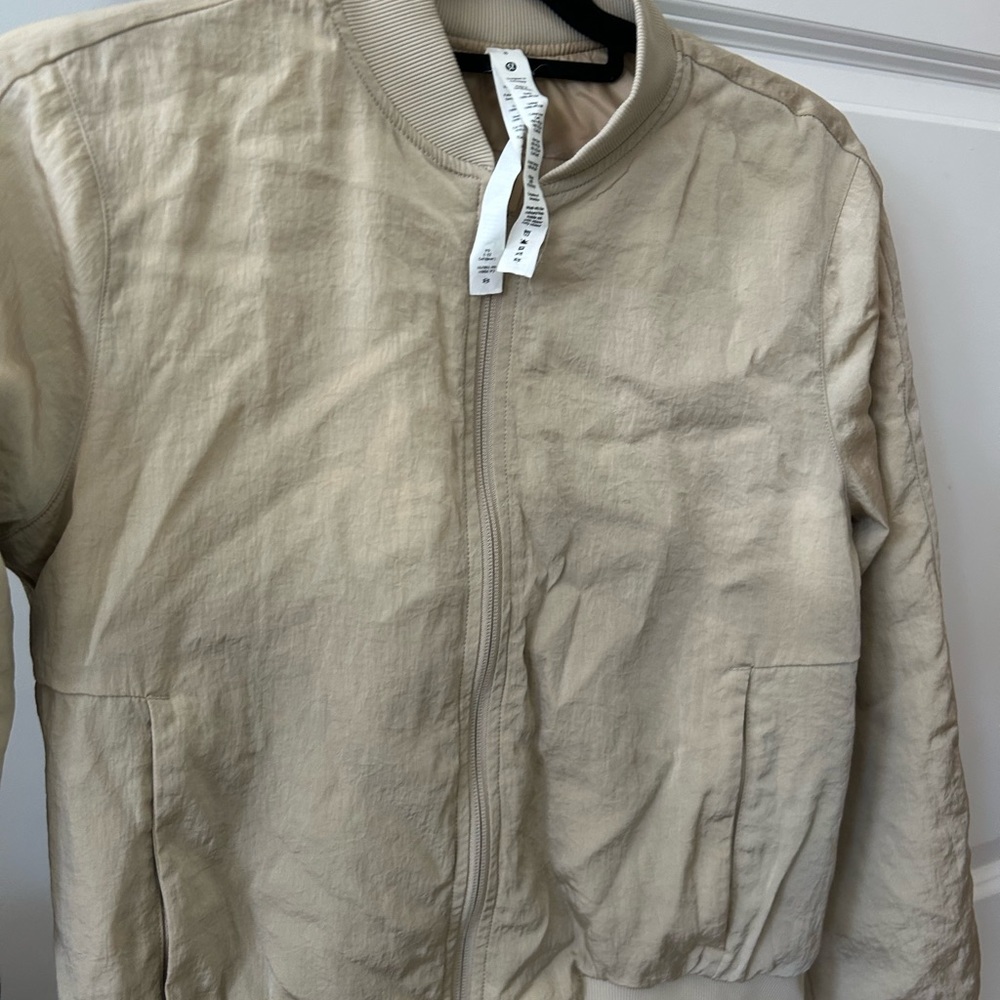 Lulu Lemon Bomber. So cute on! Women’s size 8!